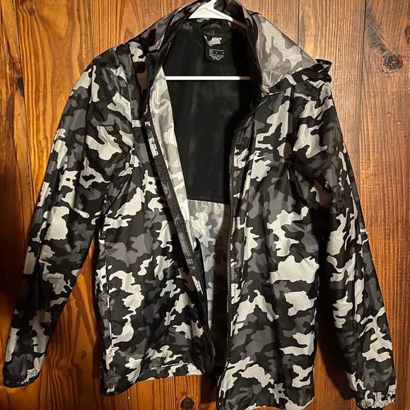 Nike shell size medium - Picture 1 of 2